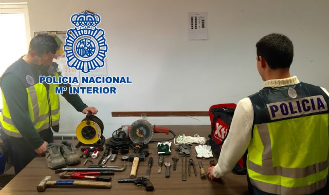 La Policía Nacional detiene a un individuo especializado en robos con fuerza en naves industriales en la comarca del Altiplano