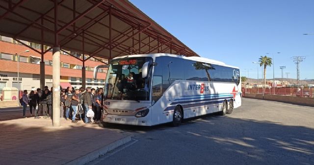 Durante estos días se ha llevado a cabo una nueva iniciativa ciudadana de recogida de firmas para ampliar los horarios de autobús, concretamente se solicita que el último bus de Yecla a Jumilla se amplíe a las 21.30 horas