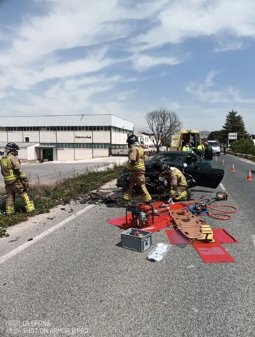 Trasladan al hospital a dos heridos en un accidente de tráfico en Yecla