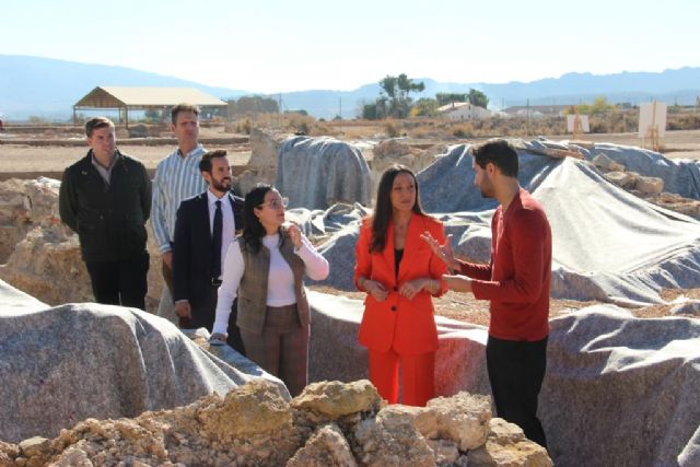 La Comunidad subvenciona con 300.000 euros el inicio de las tareas de protección del yacimiento de Los Torrejones de Yecla