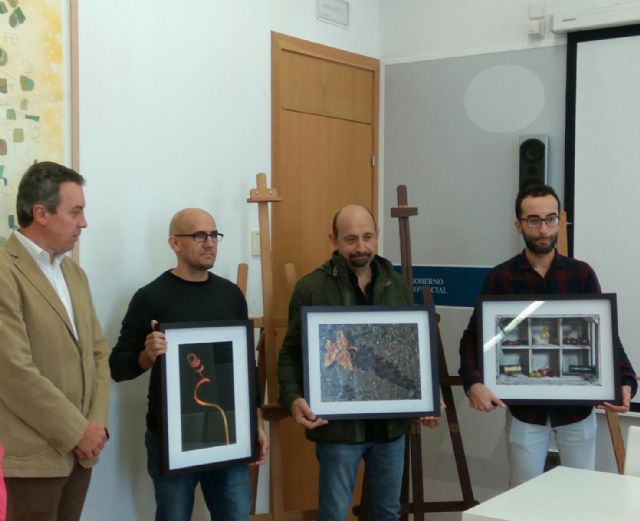 El yeclano José Miguel Ortuño recibe el segundo premio del Certamen Fotográfico Viña do Campo