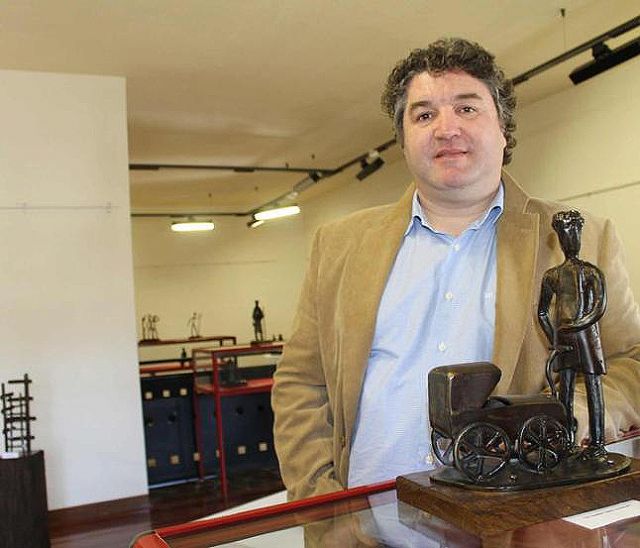 El polifacético artista asturiano Cesar Castaño presenta su obra escultórica en la Iglesia de San Francisco de Yecla