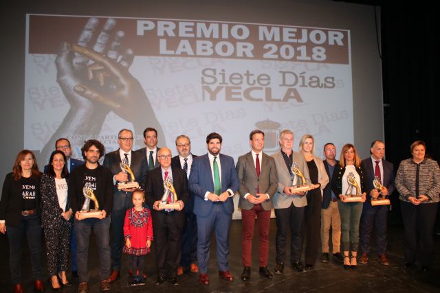 López Miras preside el acto de entrega de los Premios Siete Días, organizados por el periódico 'Siete Días Yecla'