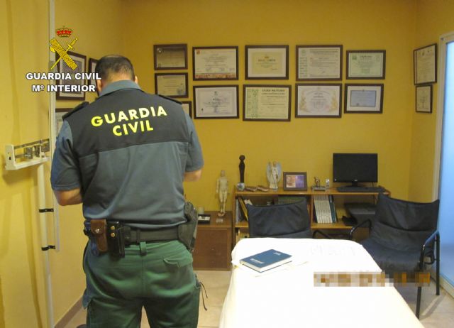 La Guardia Civil investiga a dos personas por realizar terapias alternativas sin titulación