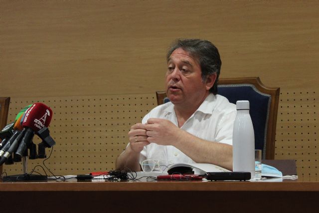 El concejal de Cultura presenta el proyecto de protección y rehabilitación de las pinturas rupestres de los abrigos del Mediodía, en el Monte Arabí