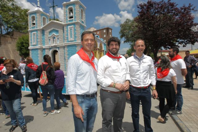 El presidente de la Comunidad asiste a los actos organizados con motivo de las fiestas de San Isidro en Yecla