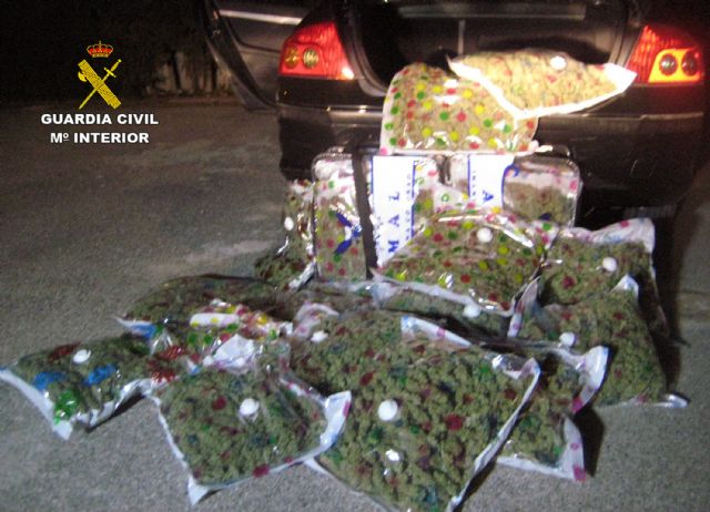 La Guardia Civil sorprende a un conductor con 22,6 kilos de marihuana en Yecla