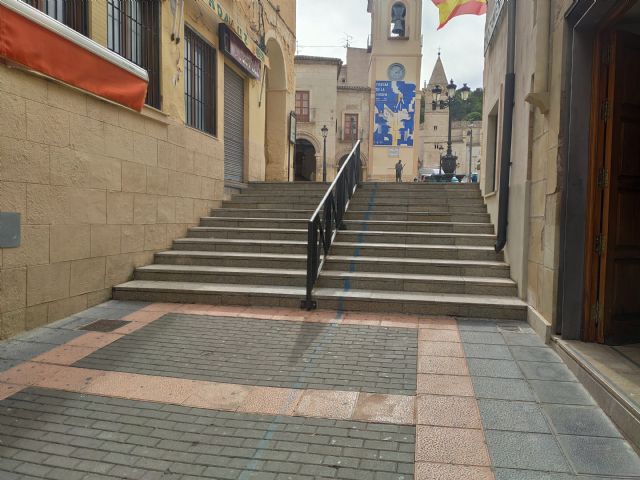 IU-Verdes exige que se mejore la accesibilidad de las escaleras de la Plaza Mayor